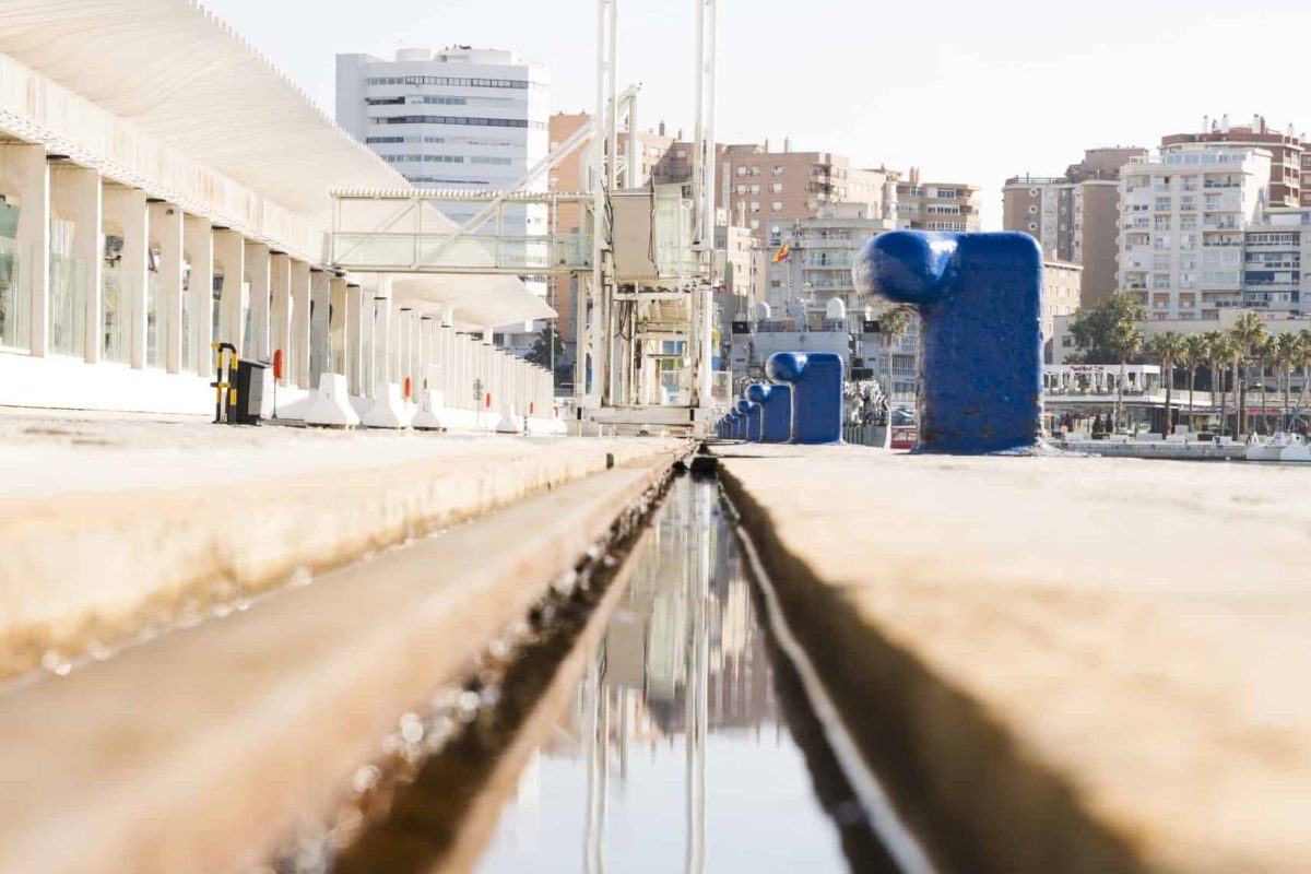 diminishing-perspective-water-canal-near-dock